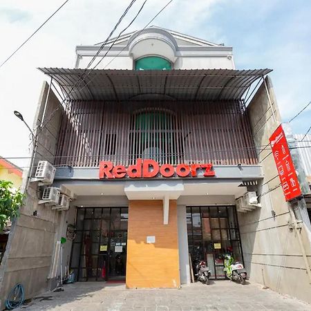 Reddoorz @ Manukan スラバヤ エクステリア 写真