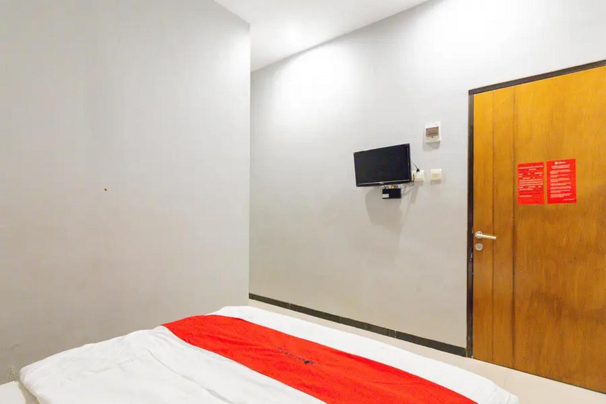 Reddoorz @ Manukan スラバヤ エクステリア 写真