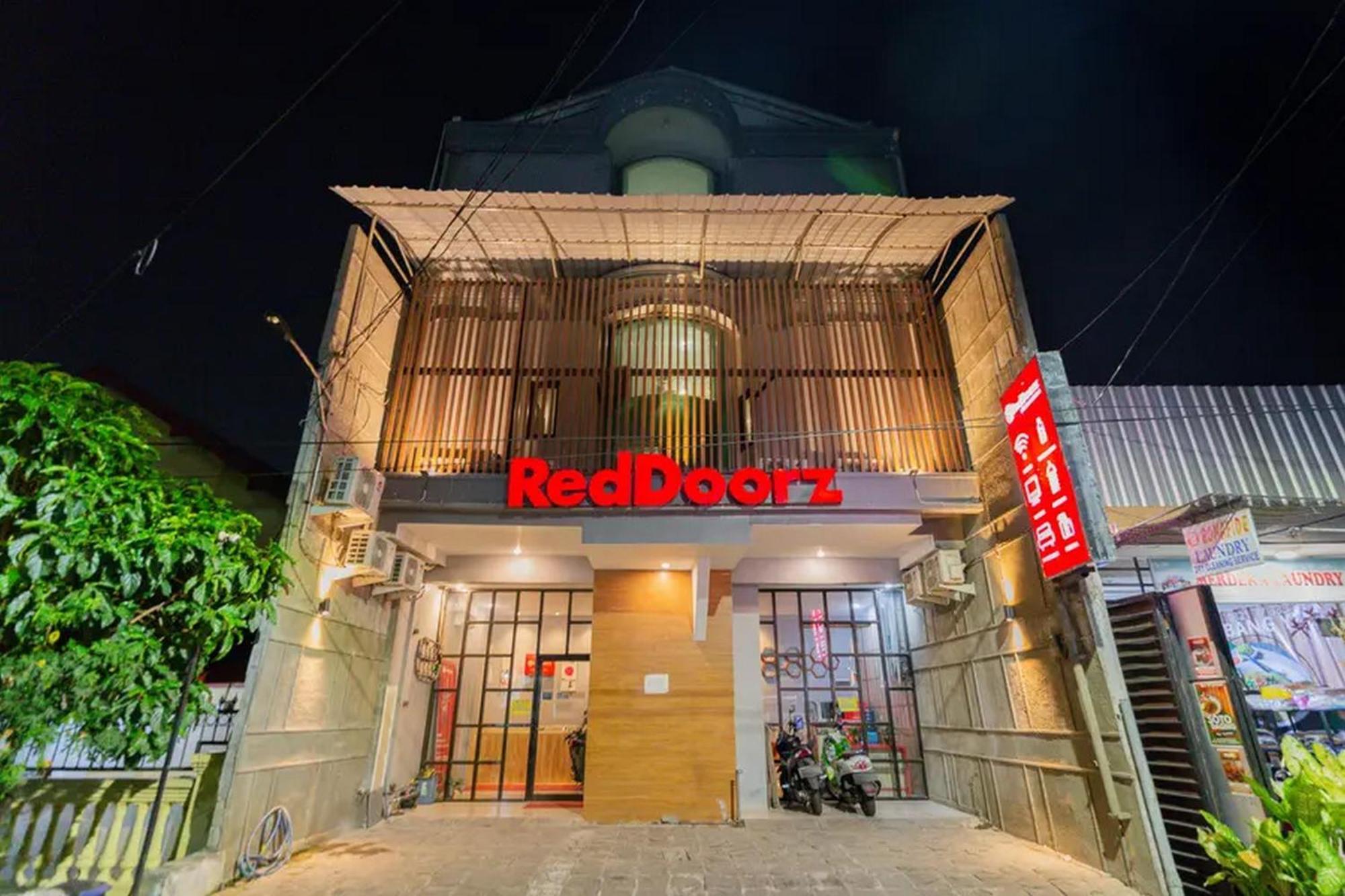 Reddoorz @ Manukan スラバヤ エクステリア 写真