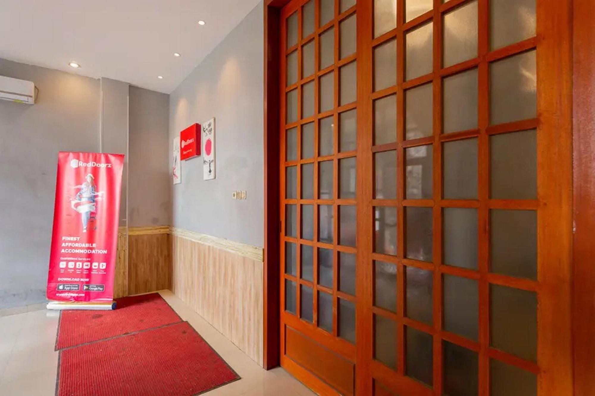Reddoorz @ Manukan スラバヤ エクステリア 写真