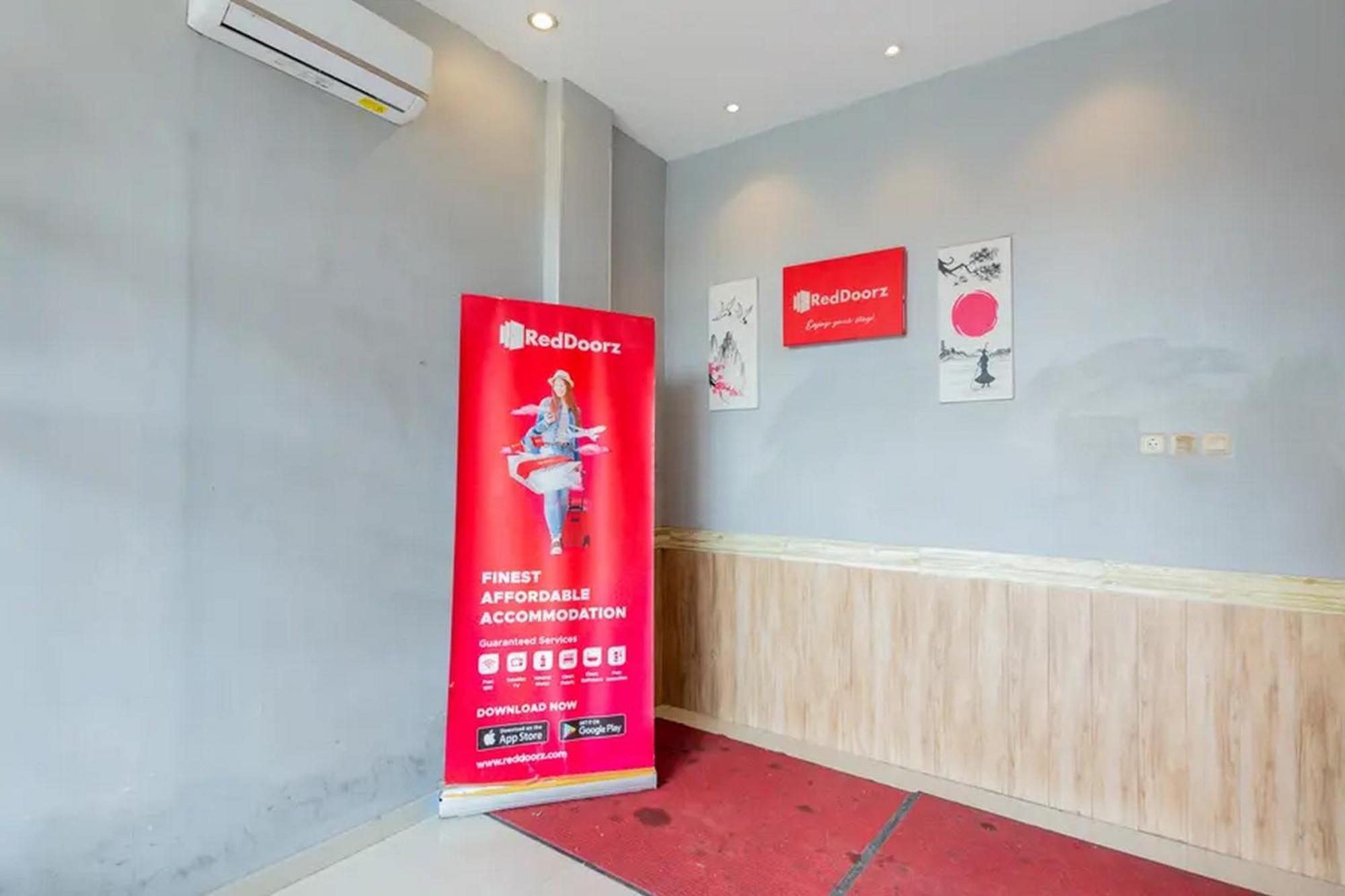 Reddoorz @ Manukan スラバヤ エクステリア 写真