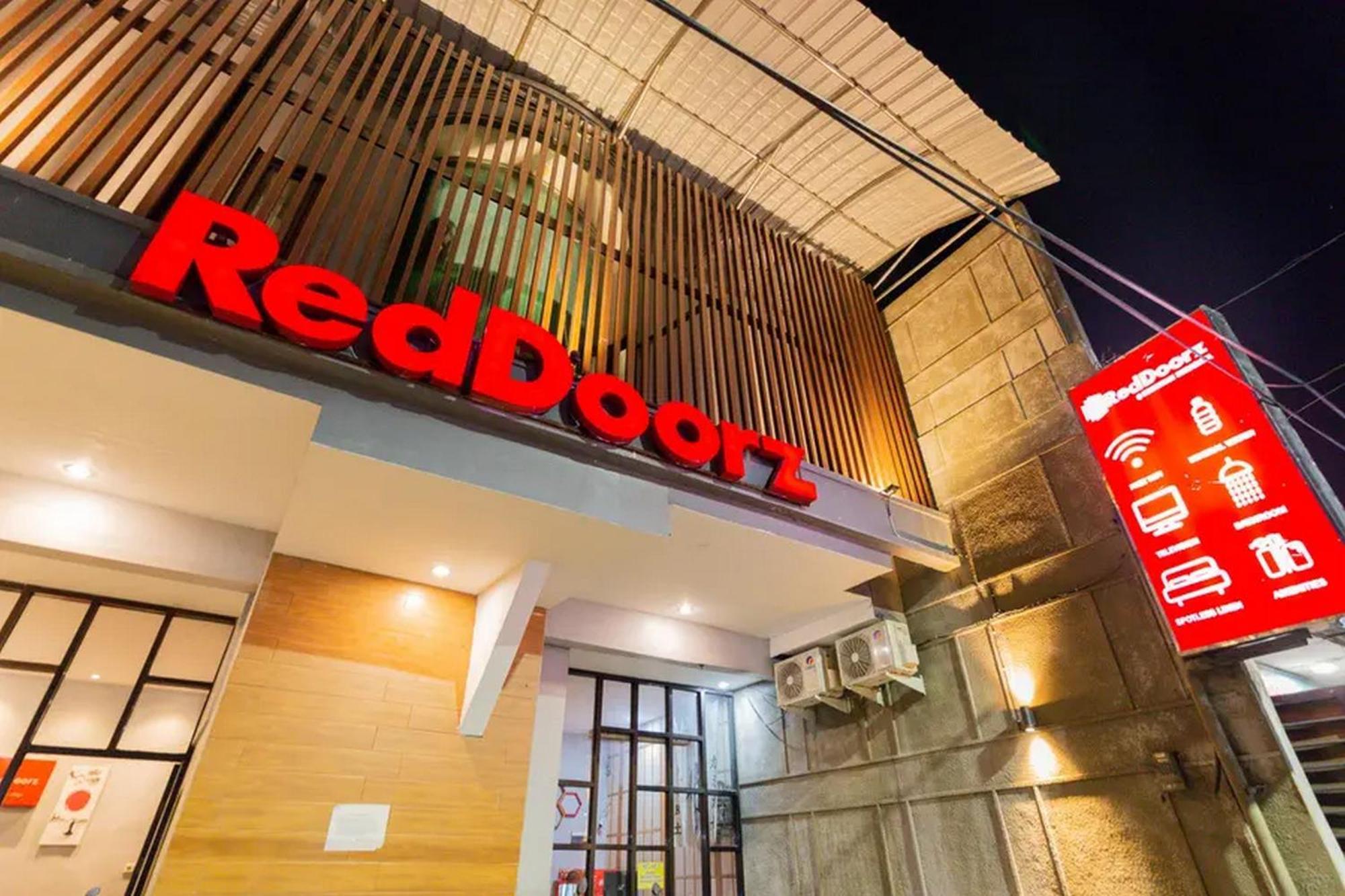 Reddoorz @ Manukan スラバヤ エクステリア 写真