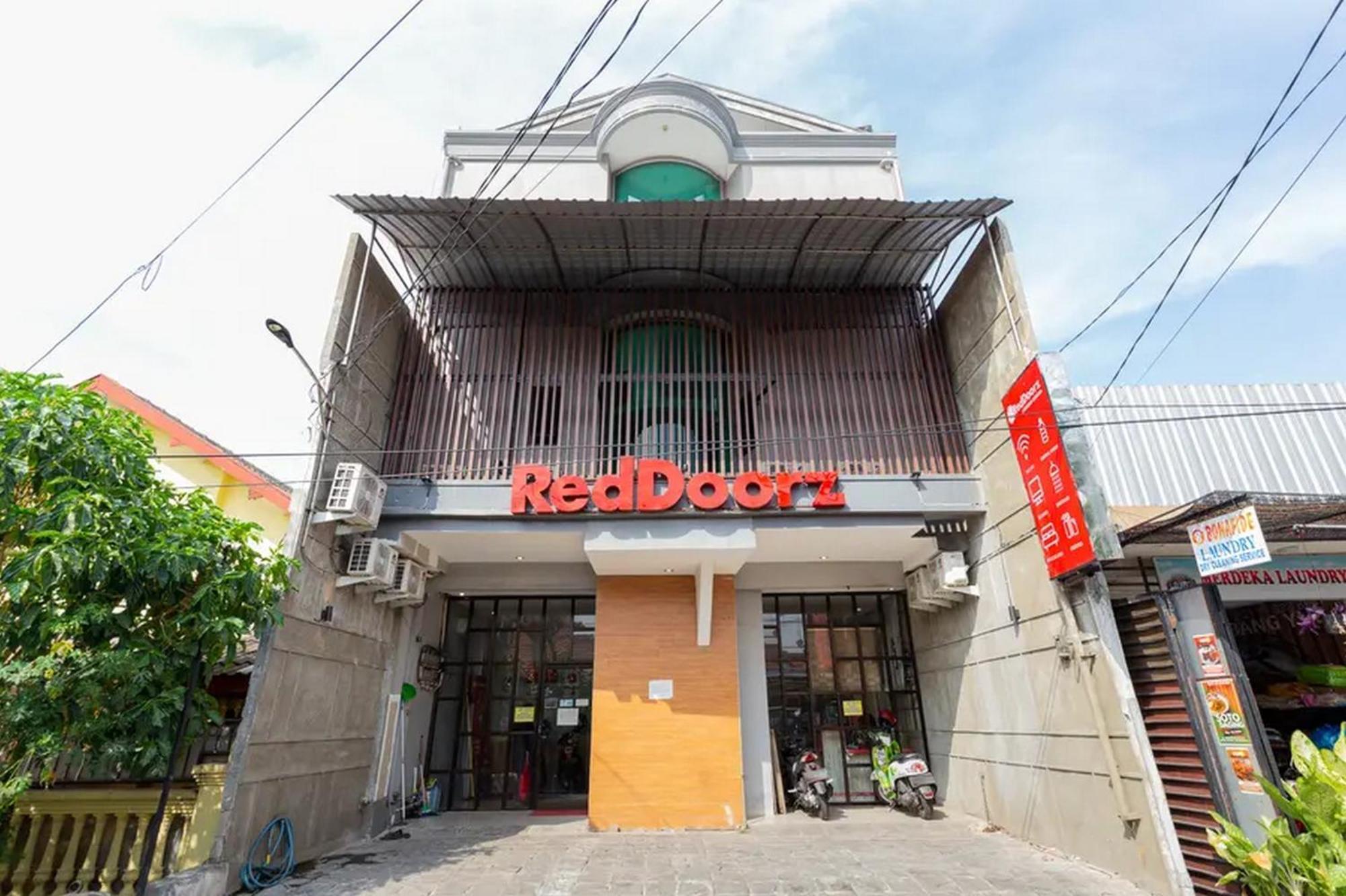 Reddoorz @ Manukan スラバヤ エクステリア 写真