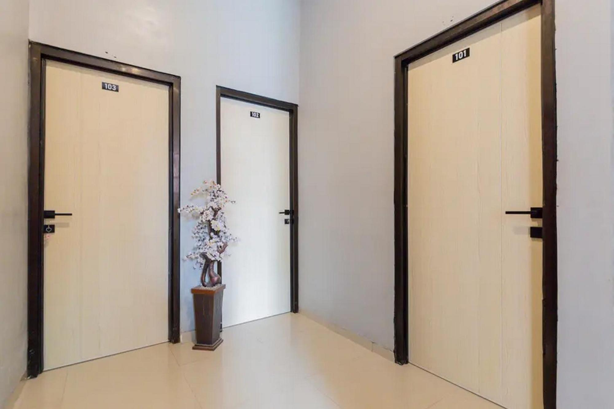 Reddoorz @ Manukan スラバヤ エクステリア 写真
